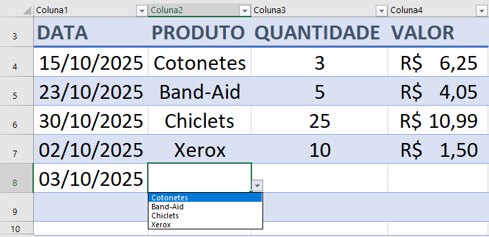 Planilha de estoque formatada como Tabela, mostrando a Lista Suspensa dinâmica aparecendo automaticamente na coluna de Produto de uma nova linha.